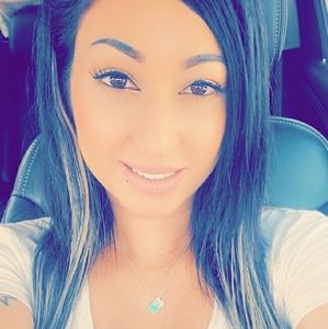 Meet your Posher, Elishia